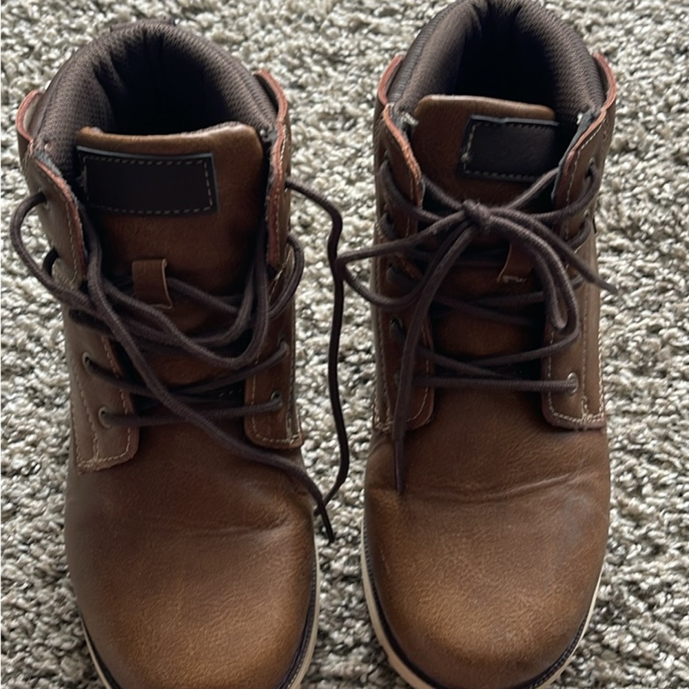 Boys Crown Vintage Boot, size 4